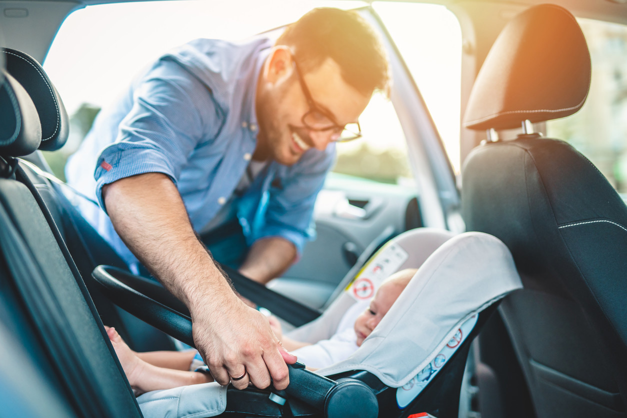 Les accessoires indispensables pour bébé à avoir dans la voiture